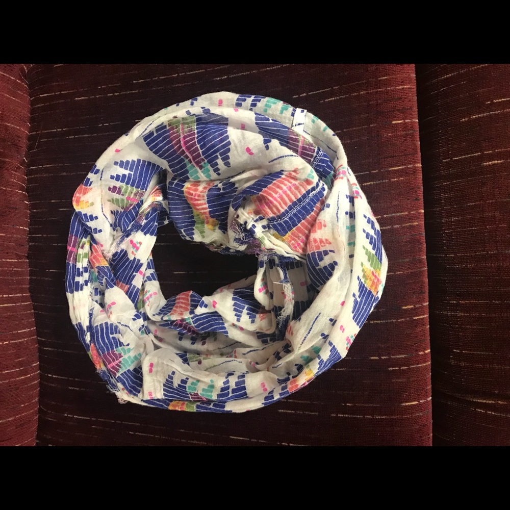 AMERICAN EAGLE INFINITY SCARF